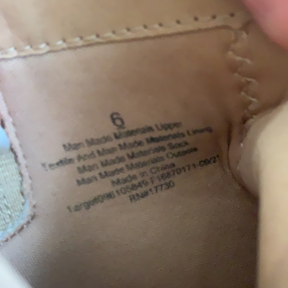 Tan booties with pointed toe. Fall booties - Picture 2 of 3